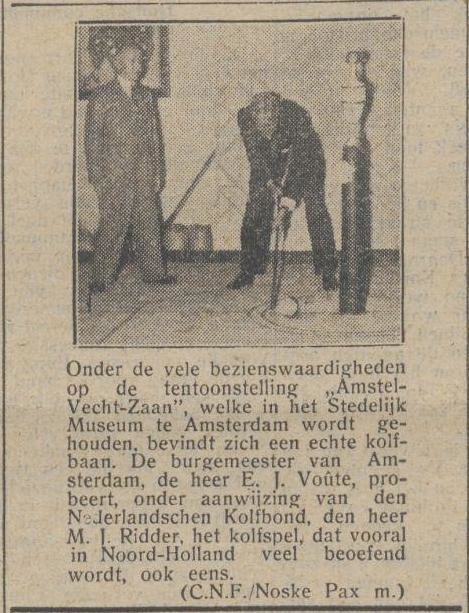 Burg. Voûte slaat een balletje. Bericht uit De Gooi en Eemlander van 01-09-1943 over de tentoonstelling "Amst'l-Vecht-Zaan". Burg. Voûte was fout in de oorlog.<br />bron: Historische Kranten, KB. 