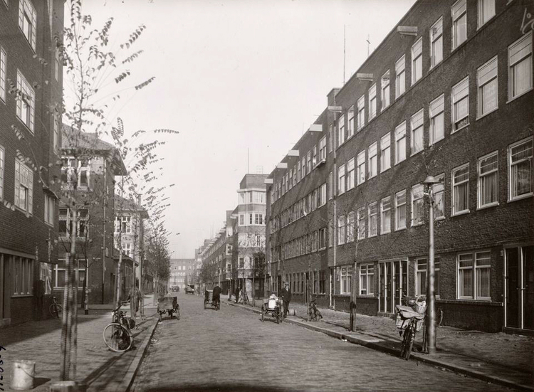 Halmaheirastraat - 1932 .<br />Foto: Beeldbank Amsterdam 