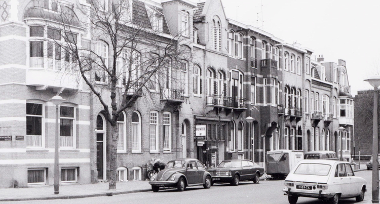 Hogeweg 45-59  Sigarenwinkel -  1973  <p>.<br />
<em>Foto: Beeldbank Amsterdam</em></p>