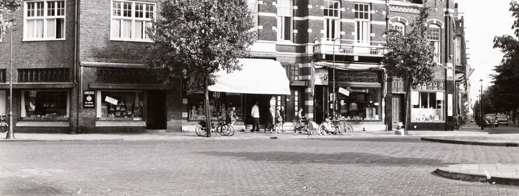 Hogeweg 52-48 - 1959 .<br />Foto: Beeldbank Amsterdam 