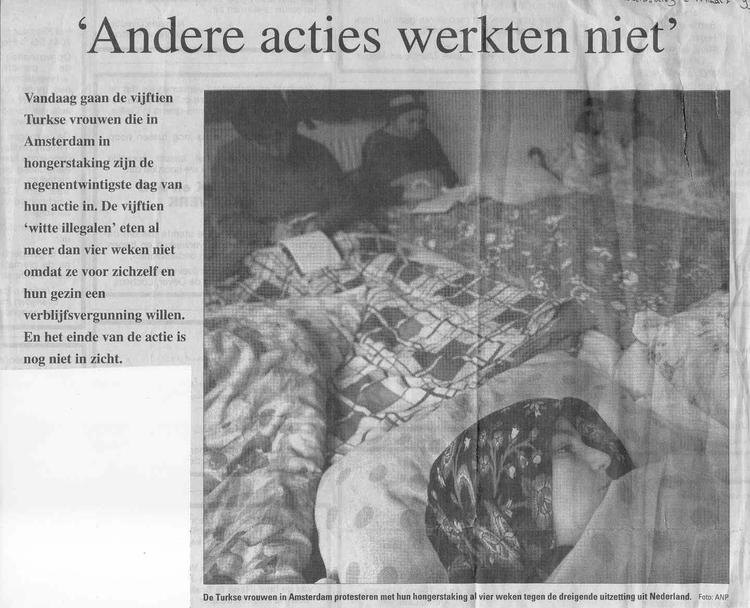 Hongerstaking Turkse Vrouwen - krantenartikel.jpg Een artikel uit De Gelderlander (dinsdag 2 maart 1999) over de hongerstakende Turkse vrouwen. Een artikel uit De Gelderlander (dinsdag 2 maart 1999) over de hongerstakende Turkse vrouwen. 