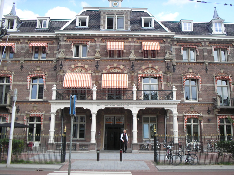  Het Eden Amsterdam Manor Hotel, Linnaeusstraat 89.<br />Foto: Jo Haen 