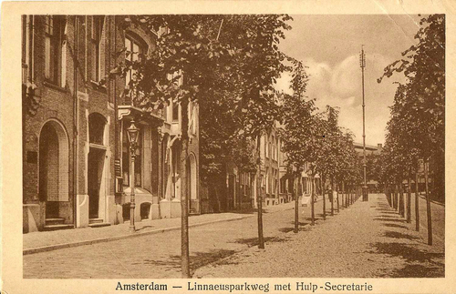 Hulpsecretarie Linnaeusparkweg 20-21 - 1920 .<br />Foto: Jo Haen © 
