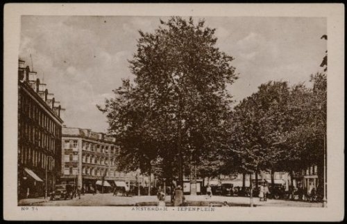Iepenplein. Deze prentbriefkaart van het Iepenplein is van 1935.<br />Bron: Beeldbank, Stadsarchief Amsterdam. 