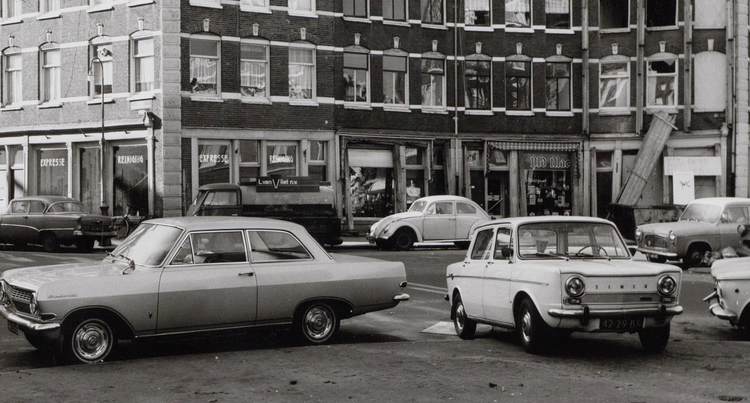 Iepenplein 8 (hoekpand) - 1969 .<br />Foto: Beeldbank Amsterdam 