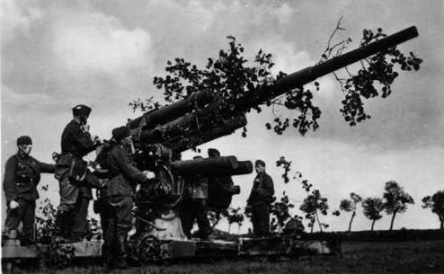 Duitse 'Flak'. Het Duitse luchtafweergeschut (FLAK) dat hier is afgebeeld is een 88mm kanon. Mogelijk heeft een dergelijk geschut ook in de Watergraafsmeer gestaan. 
