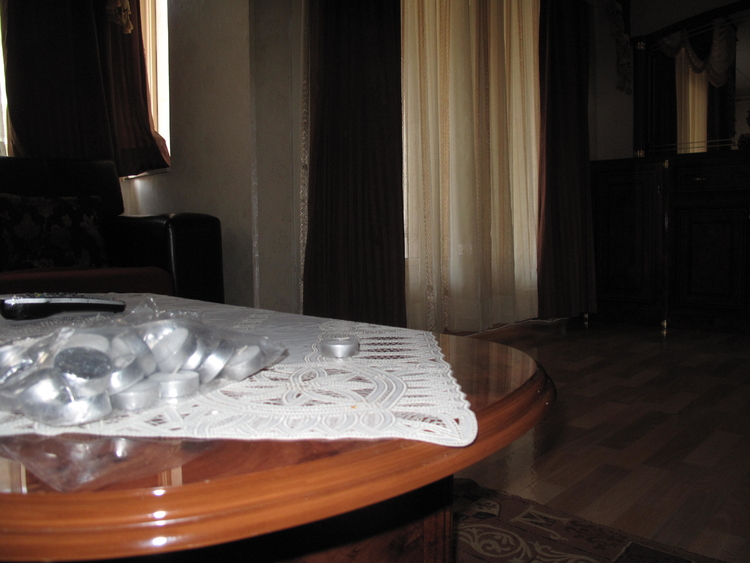 waxine lichtjes Echte kaarsjes in het huis van Farsana, foto januari 2014 