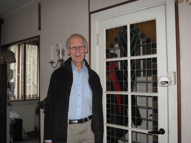 Willem de Haan staat voor  een van de hergebruikte deuren in zijn huis. Foto januari 2014  
