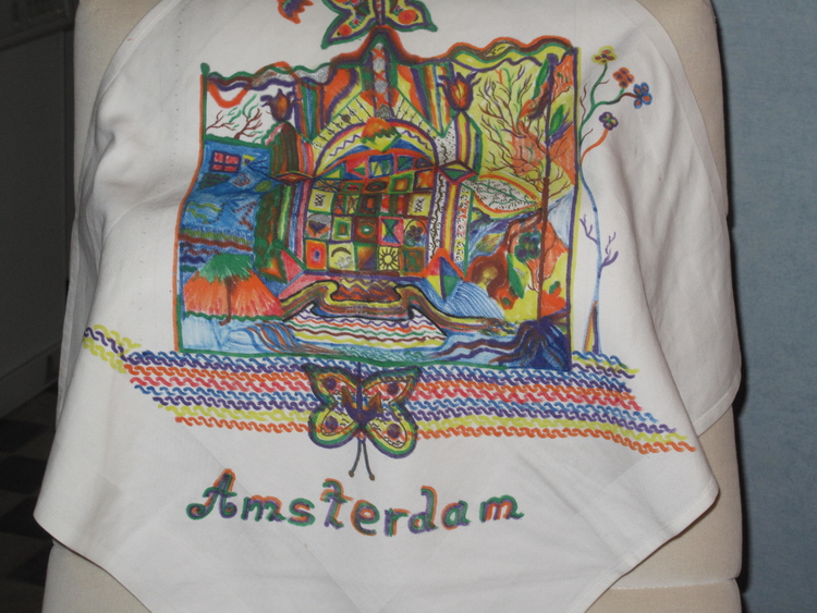 Wapenschild van Amsterdam Ana heeft een fantasie wapenschild van Amsterdam gemaakt, waarin ze  sprookjesachtige elementen  heeft verwerkt. Foto januari 2014 