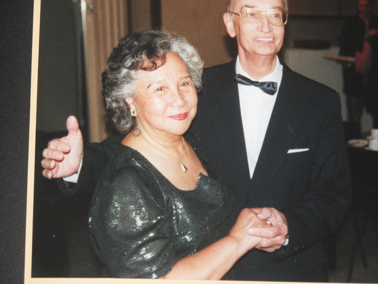 Mevrouw Bos en haar man Foto uit privé bezit, genomen tijdens 40 jarig huwelijksfeest. 