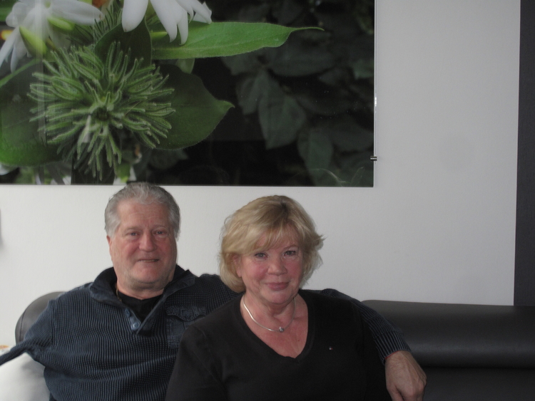 Henny en Paul Het echtpaar Hoefman-Boelsma in hun woning aan de Roomtuintjes. Foto februari 2016 