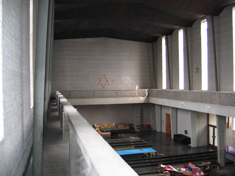 Orgel 3 Uitzicht vanaf het bordes waar het orgel stond, kijkend in de richting van het altaar (2006). 