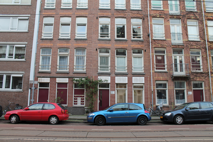 Ruyschstraat 118 (achter blauwe auto) - 2015 .<br />Foto: Jo Haen 