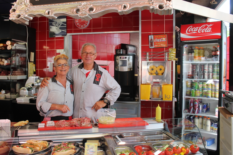 Fred en Gerda Koster in hun winkel - 2015 .<br />Foto: Jo Haen 