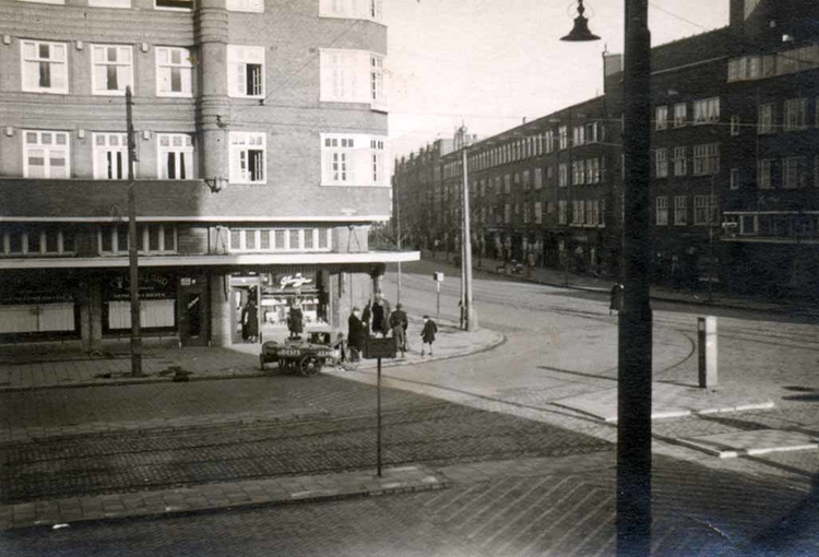 Insulindeweg 131 nu 505 - ±  1930 .<br />Foto: Willem Sodenkamp 