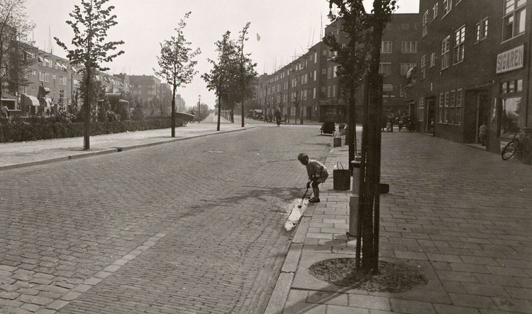 Insulindeweg 70 72 rechts  - 1932 .<br />Foto: Beeldbank Amsterdam 