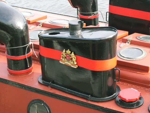  Detail van de brandweerboot Jan van der  Heijden (zomer 2004) 
