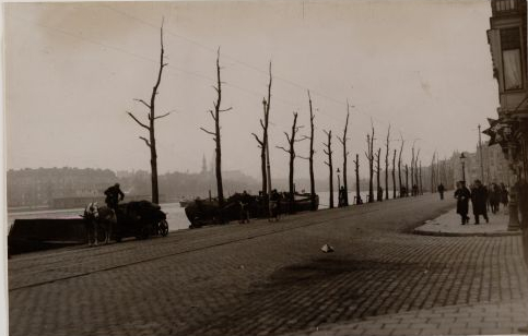  De Weesperzijde in 1928, de hoek met de Marcusstraat. 