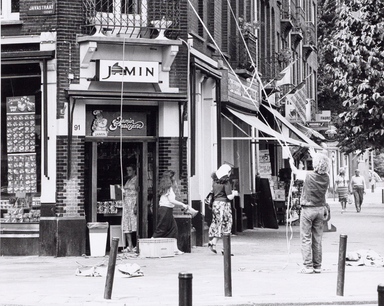 Javastraat 91 - 1982 .<br />Foto: Beeldbank Amsterdam<br />Klik rechts bovenaan op de foto en de foto wordt vergroot weergegeven. .<br />Foto: Beeldbank Amsterdam 