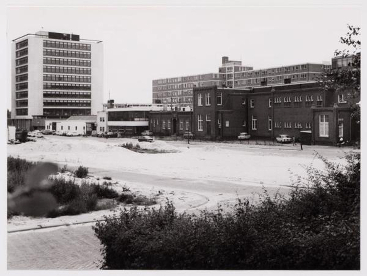 1e Ringdijkstraat met rechts het gebouw Oosteroord. Foto: Beeldbank Stadsarchief Amsterdam 