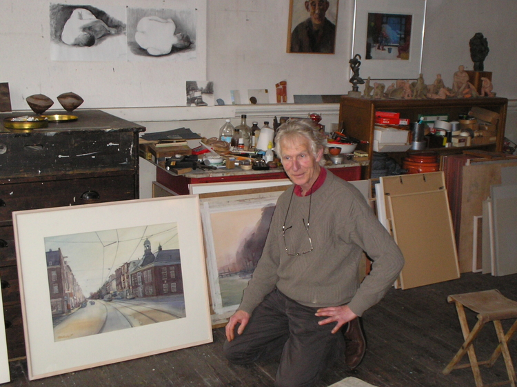  Fred Fritschy met de tekening in zijn atelier (2006)<br />(foto Jo Haen) 