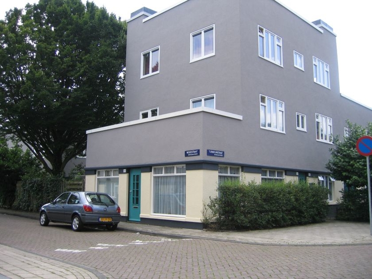 Jopie Cruyff's tweede huis in de Weidestraat. Huis van de familie Cruijff in de Weidestraat van 1959 tot 1968. 