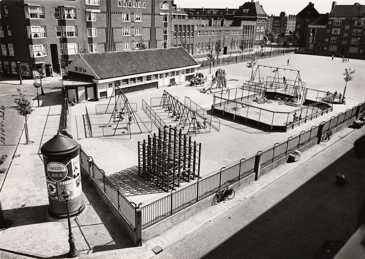 Speeltuin Joubertstraat 1953. .<br />Foto: Beeldbank Stadsarchief Amsterdam 