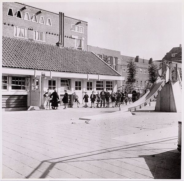 Voormalige speeltuin inde Jouberstraat. Voedselvoorziening: Joods uitreikinglokaal in de Joubertstraat (1943).<br />Bron: Beeldbank Gemeentearchief Amsterdam. 