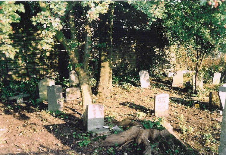 Dierenbegraafplaats De verdwenen dierenbegraafplaats in 2005. 