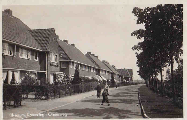 Kamerlingh Onnesweg Afgebeeld is de straat in Hilvesum waar de oom en tante van Greetje woonden. 