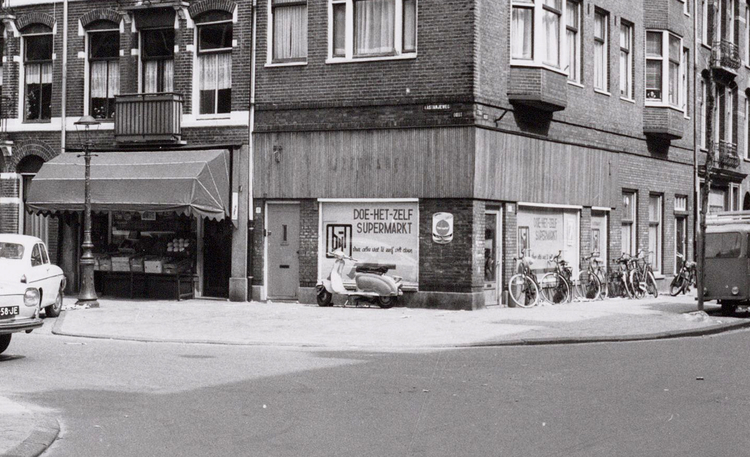 (links) Kastanjeweg 9 - 1971 .<br />Klik rechts bovenaan op de foto en de foto wordt vergroot weergegeven.<br />Foto: Beeldbank Amsterdam .<br />Foto: Beeldbank Amsterdam 