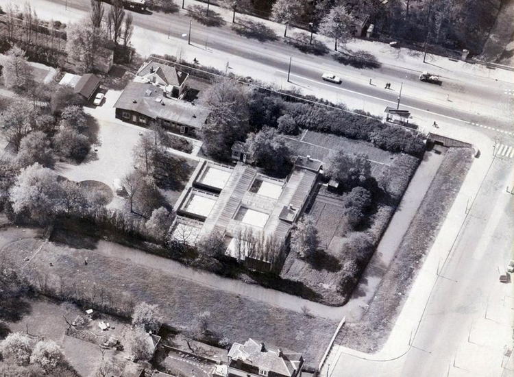 Luchtfoto Geleidehondenschool - ± 1960 .<br />Foto: Kees Tinga 