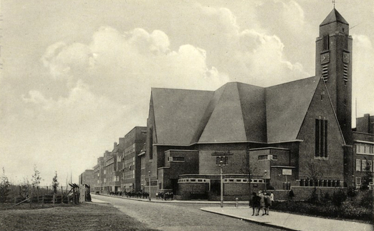 De Elthetokerk Insulindeweg/hoek Kramatweg. Foto uit 1930.  