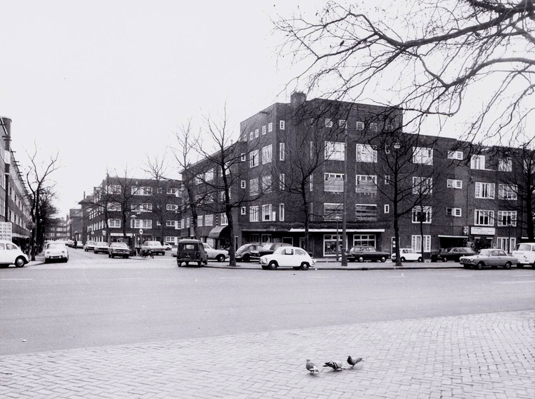 Insulindeweg 118 hoek Halmaheirastraat - 1973 .<br />Foto: Beeldbank Amsterdam 