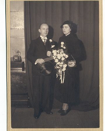 Keuken 1941 - Bea en Henk.jpg Henk en Bea op hun trouwen, 1935 
