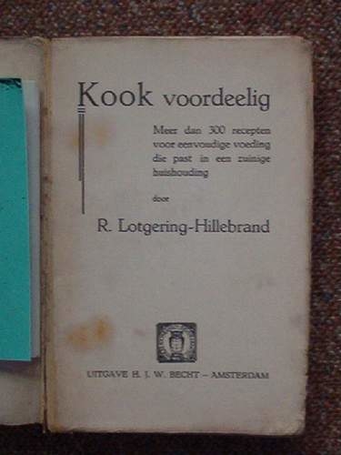 Keuken 1941 - Kook voordeelig.jpg Bea's huwelijkscadeau uit 1935, het boek 'Kook voordeelig' 