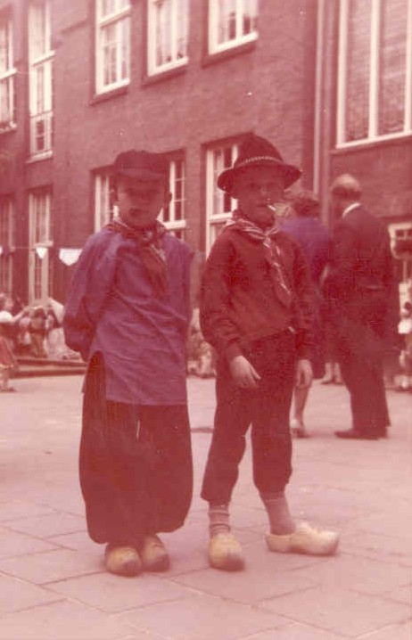 Kleuterschool 1962: verkleed voor het slotfeestje van de kleuterschool. 