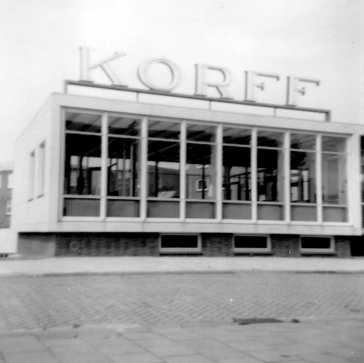 Het kantoorgebouw van de cacaofabriek Korff  aan de Treublaan. .<br />Foto: Guus Hommes © 
