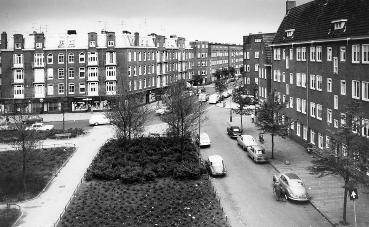 Krugerplein 30 midden op de hoek .<br />Foto: Beeldbank Amsterdam 