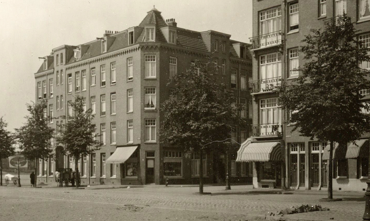 Krugerstraat links 02-30 vrnl - 1924 .<br />Foto: Beeldbank Amsterdam 