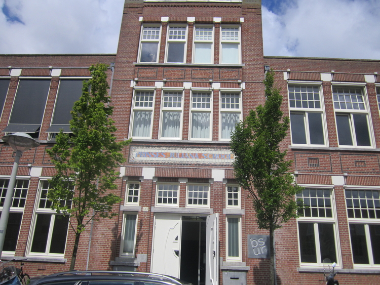 Het gebouw van de voormalige Prinses Julianaschool anno 2012. .<br />Foto: Jo Haen © 