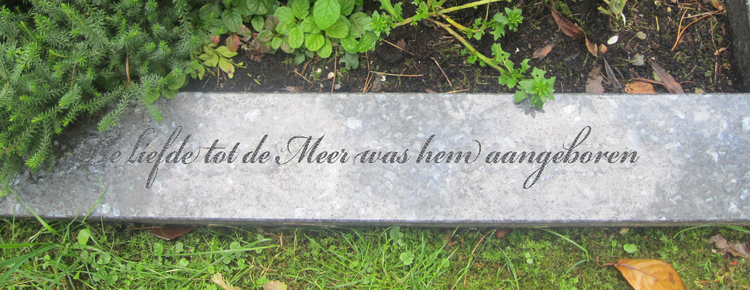 Tekst op de rand van de grafsteen. .<br />Klik rechts bovenaan op de foto en de foto wordt vergroot weergegeven.<br />Foto: Jo Haen © 