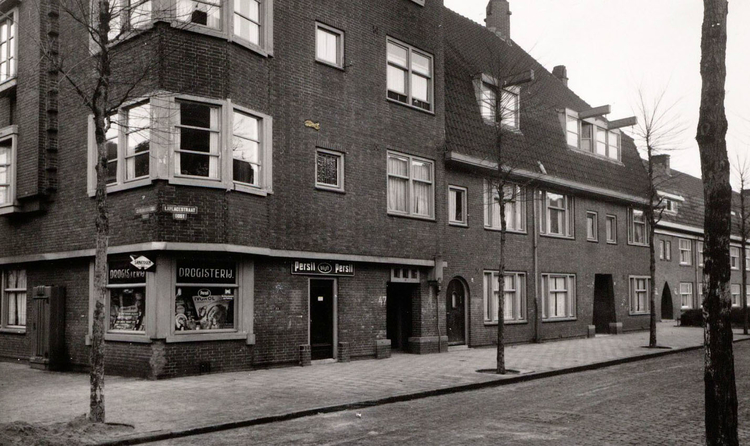 Laplacestraat 47 - ± 1945 .<br />Foto: Beeldbank Amsterdam 