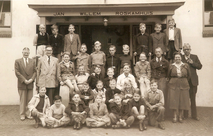 Lidwinaschool 6e klas 1952 .<br />Foto: Dolf Haen 