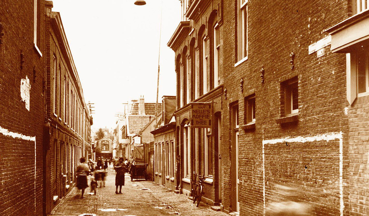 Linnaeudwarsstraat 04 - 1930 .<br />Foto: Beeldbank Amsterdam 