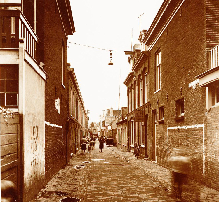 Linnaeusdwarsstraat  - 1930 .<br />Foto: Beeldbank Amsterdam 