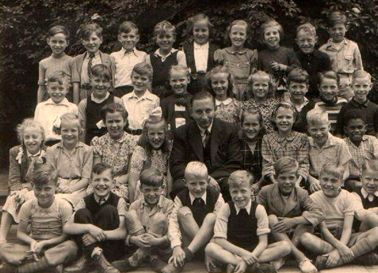 Linnaeusschool Klas 3-4 1946 - 1947  <p>.<br />
<em>Foto: John Haen</em></p>