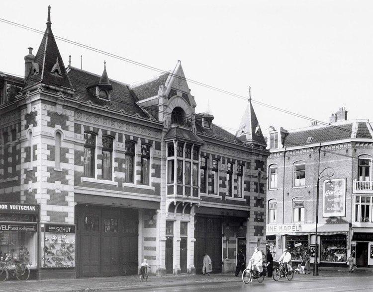 Linnaeusstraat 30-32 - 1952 .<br />Foto: Beeldbank Amsterdam 