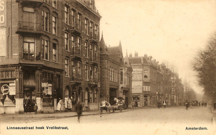 Linnaeusstraat 36 - ± 1930 .<br />Foto: Jan van Deudekom 