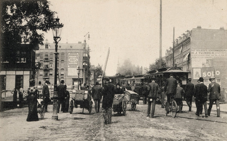 Linnaeusstraat 36 - ± 1930 .<br />Foto: Pierre de Boer 